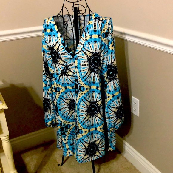 Dresses & Skirts - Long sleeve v neck dress